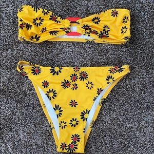 Solid & striped tati bikini in yellow daisy